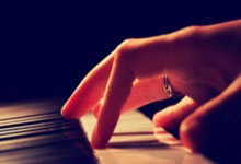 黑白体育官网：詹姆斯谈连续四场三双：很高兴仍然能做出贡献.